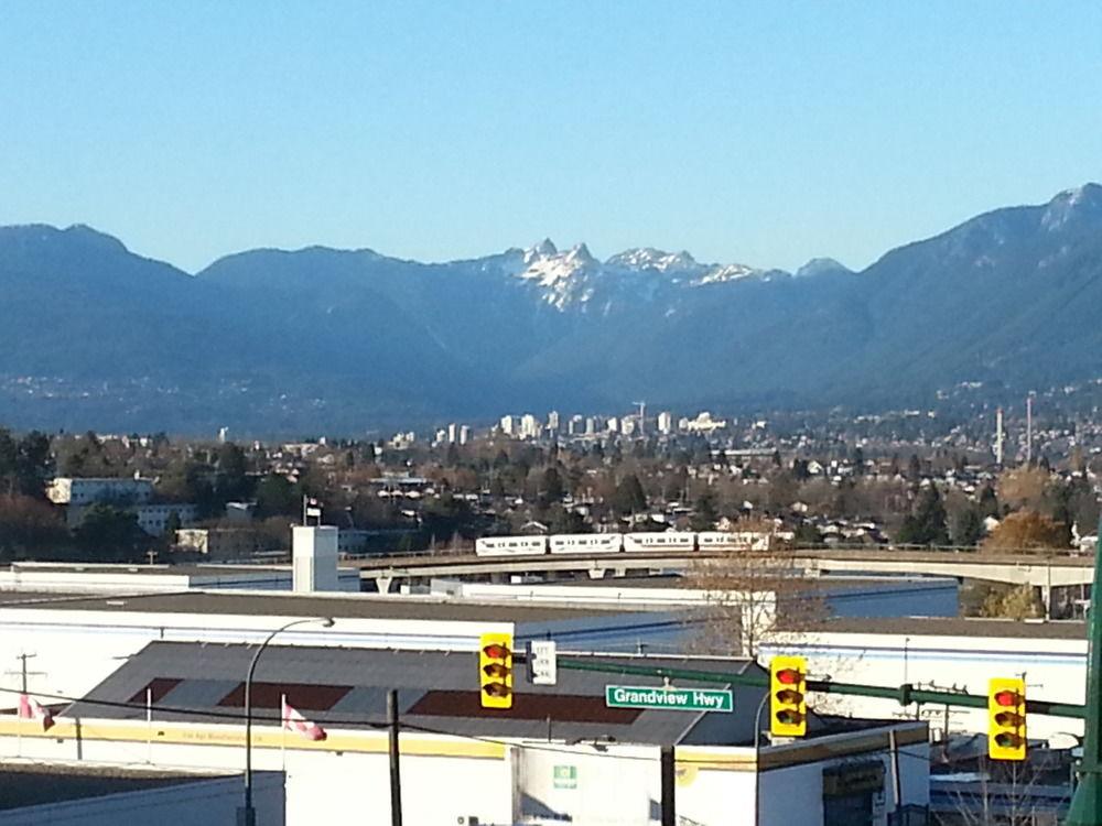 Coast Metro Vancouver Hotel Μπέρναμπι Εξωτερικό φωτογραφία